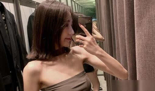 65页PPT女主角项思醒自拍照片